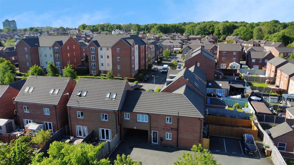 Property photo 1 of 16 Newlove Avenue For Sale