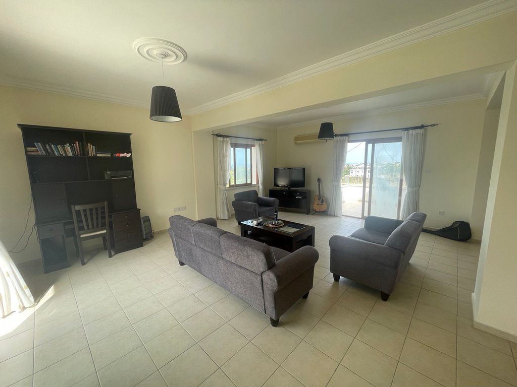Property photo 3 of 39