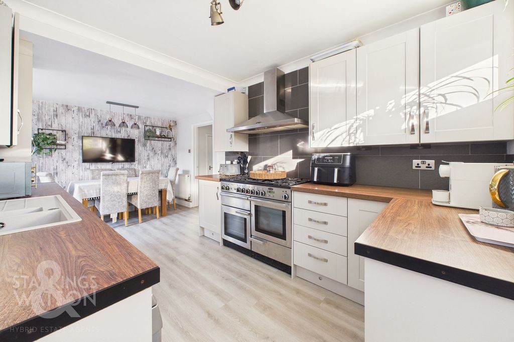 Property photo 3 of 26