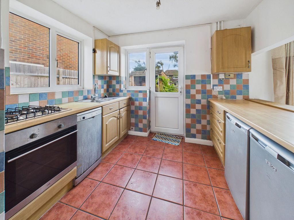 Property photo 2 of 11 Kitchen