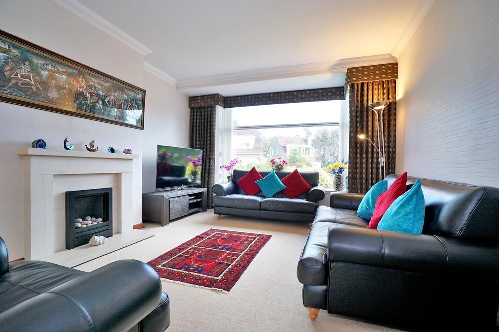 Property photo 2 of 20 Living Room2