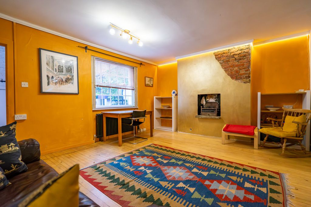 Property photo 3 of 12