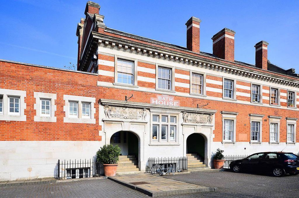 Property photo 1 of 9