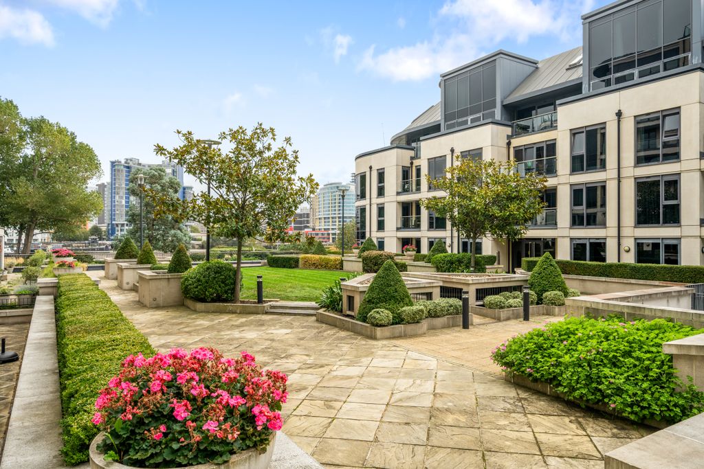 Property photo 2 of 25