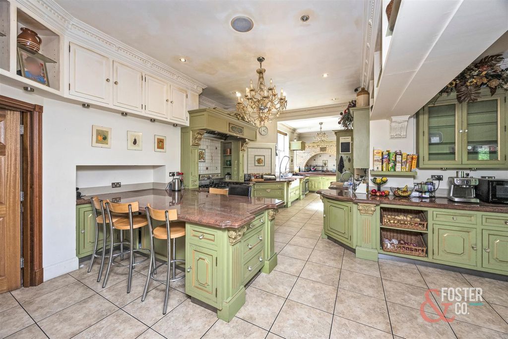 Property photo 2 of 15 Dyke Road Avenue, 28_022.Jpg