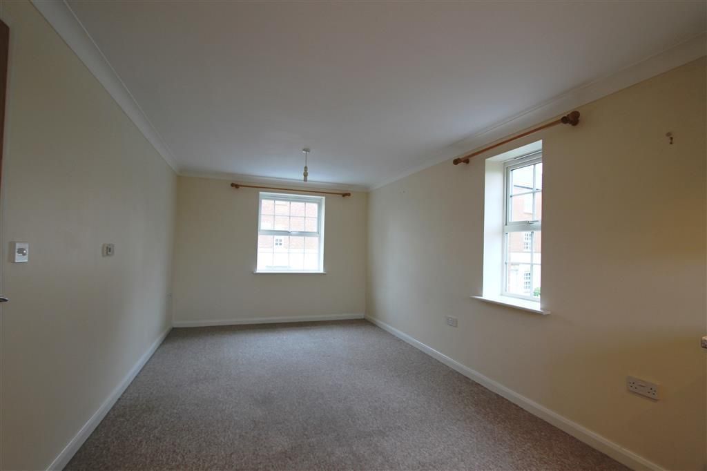 Property photo 3 of 6 Living Room