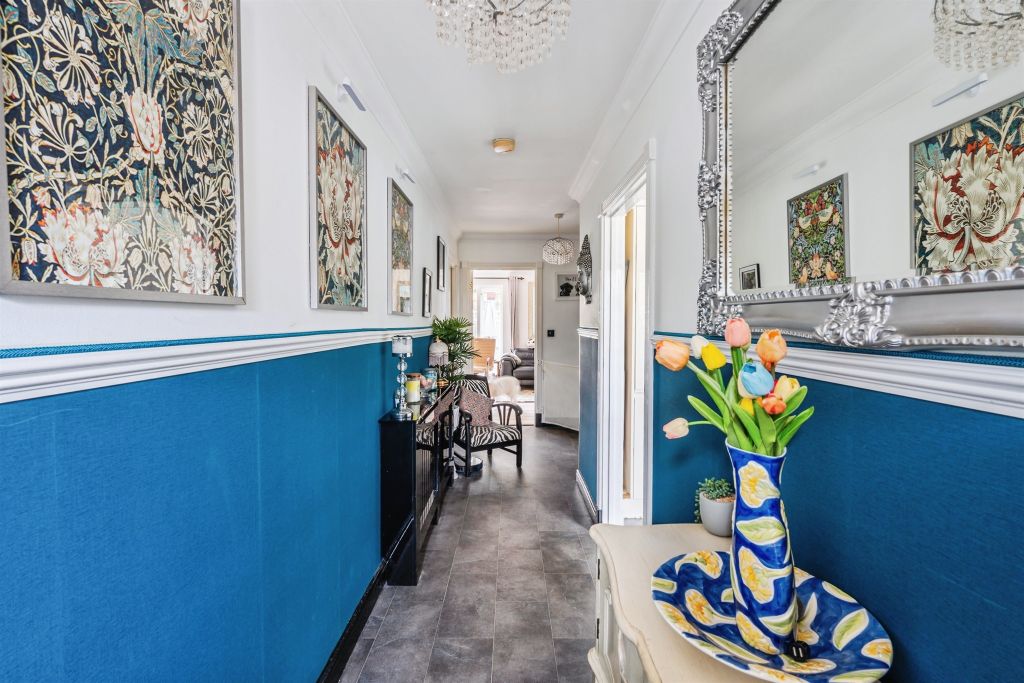 Property photo 3 of 25