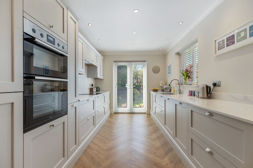 Property photo 3 of 29