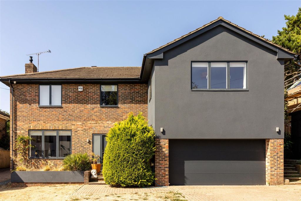 Property photo 1 of 32