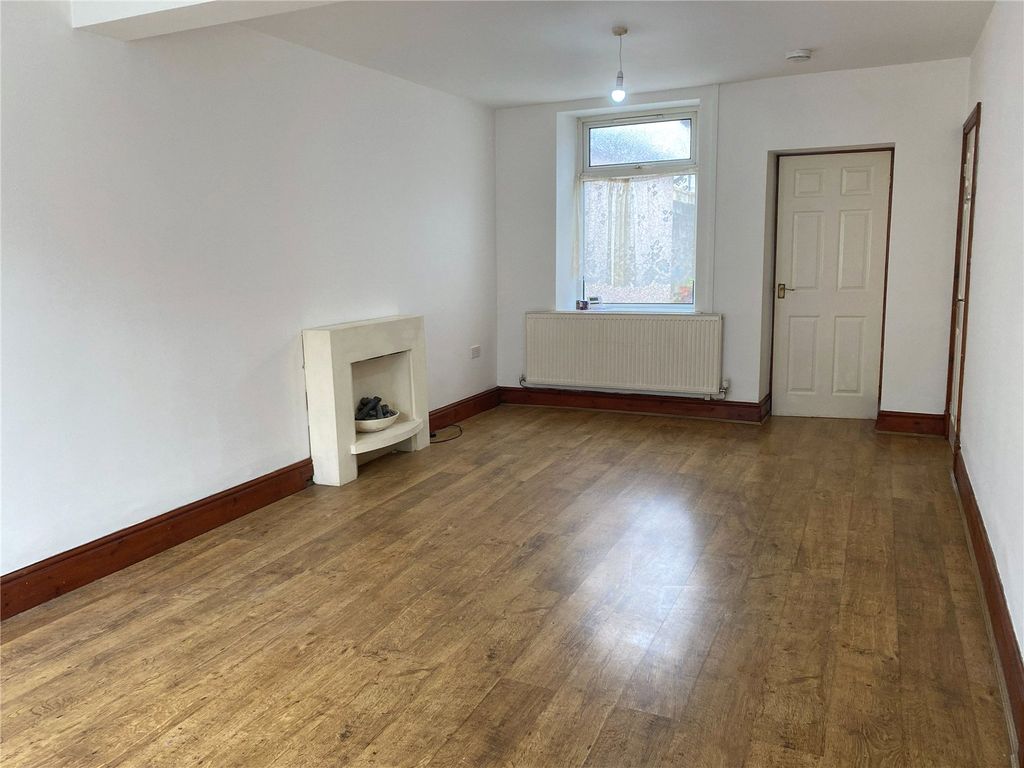 Property photo 2 of 11 Picture No. 15