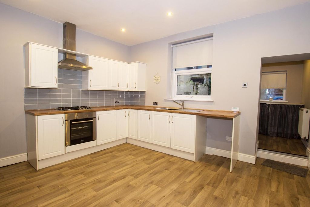 Property photo 1 of 7 Kitchen