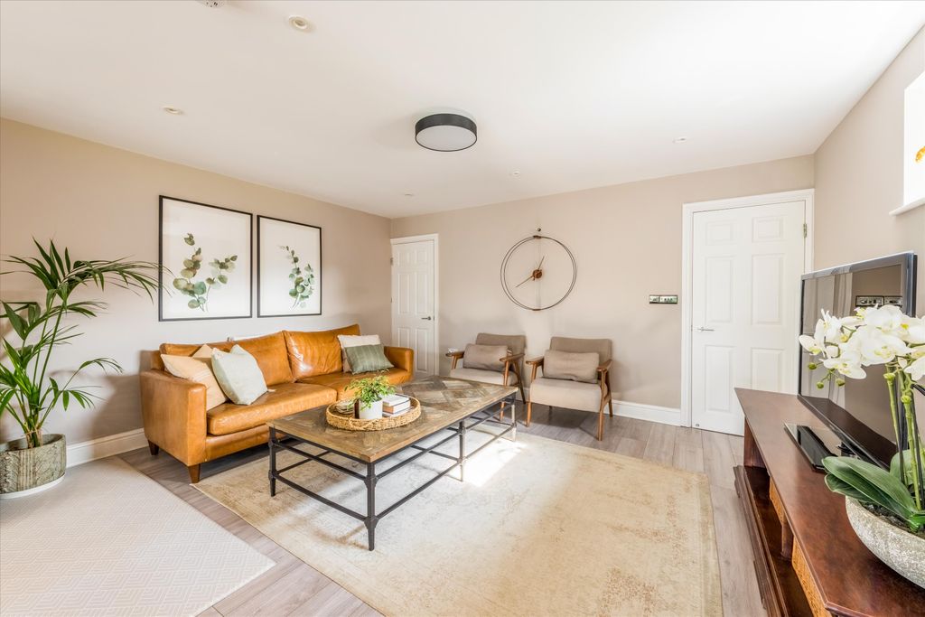 Property photo 3 of 17 Image