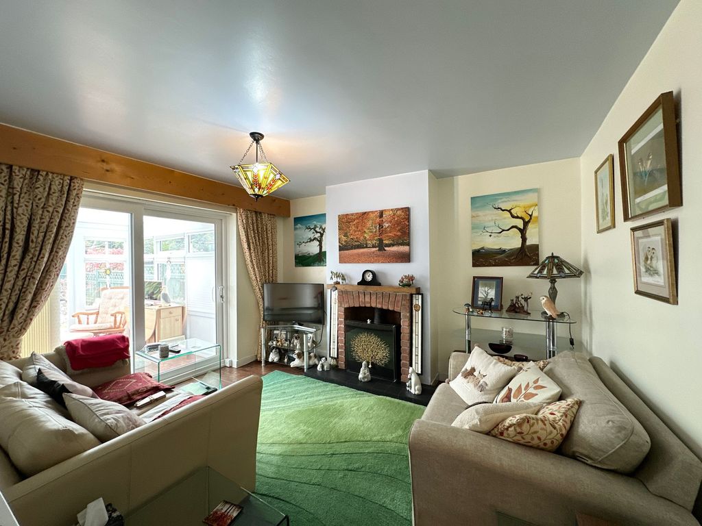 Property photo 3 of 10 Living Room