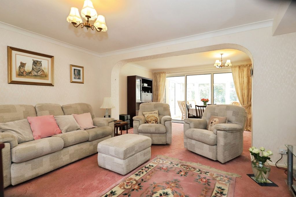 Property photo 2 of 12 Lounge