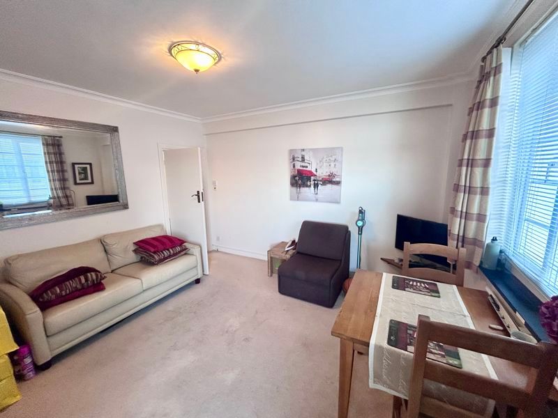 Property photo 3 of 8 Photo 4