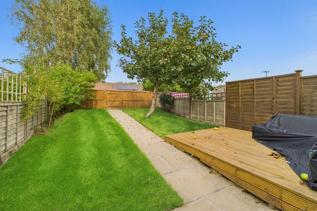 Property photo 2 of 12 Front Garden