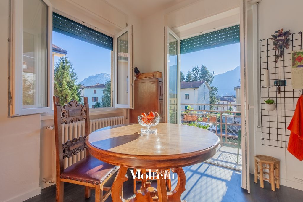 Property photo 2 of 32