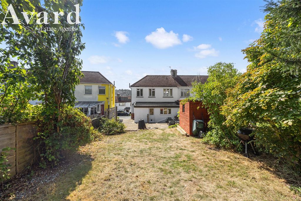 Property photo 2 of 24 Tangmere Road, 9-020.Jpg