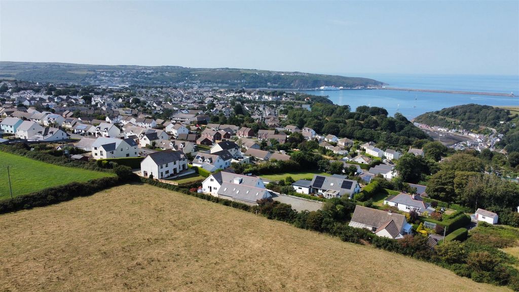 Property photo 3 of 13 Highview,, Plas-Y-Fron Fishguard, Pembrokeshire, S