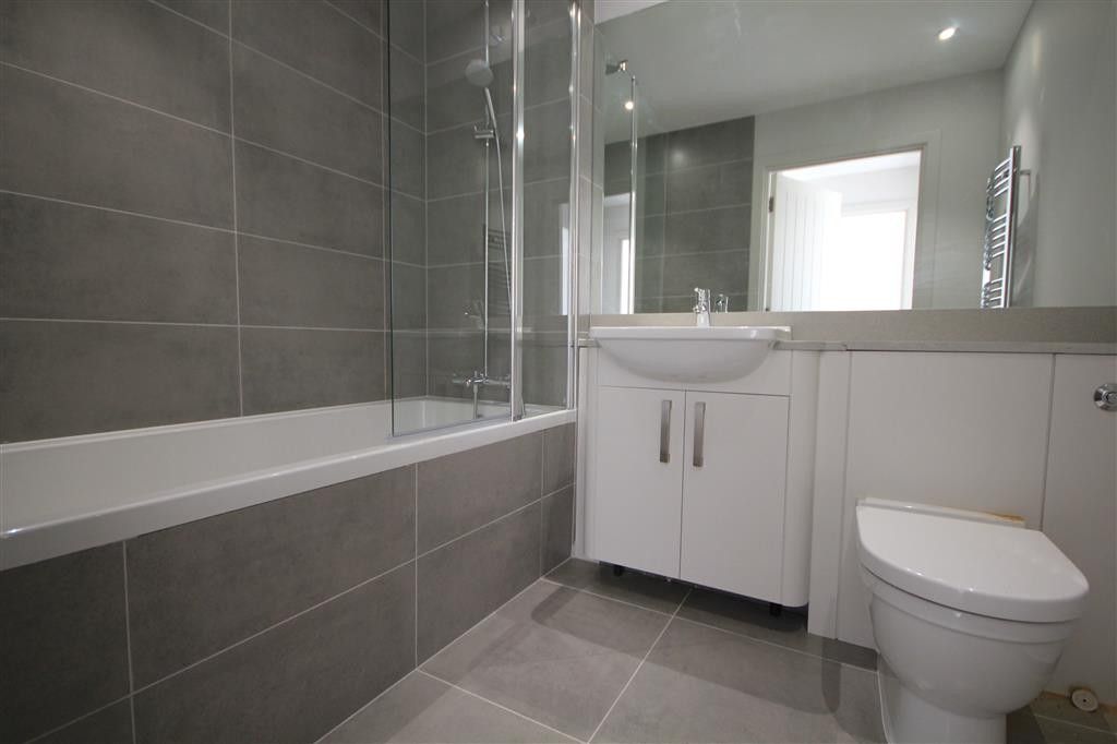 Property photo 2 of 9 Bathroom