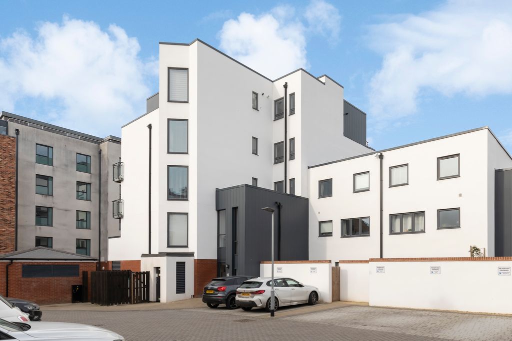 Property photo 3 of 11