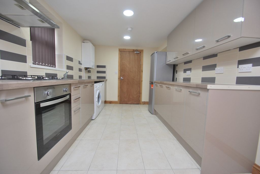 Property photo 1 of 13 Photo 9