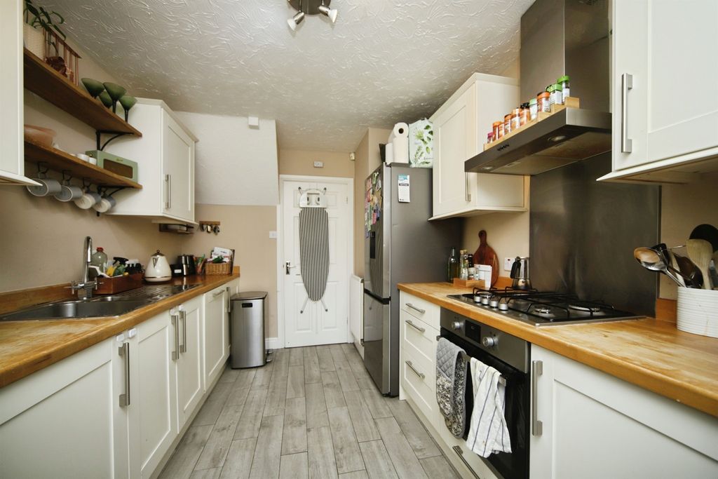 Property photo 3 of 19