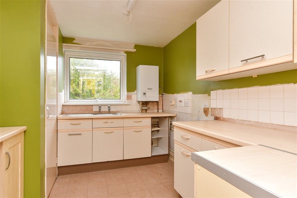 Property photo 3 of 8 Kitchen