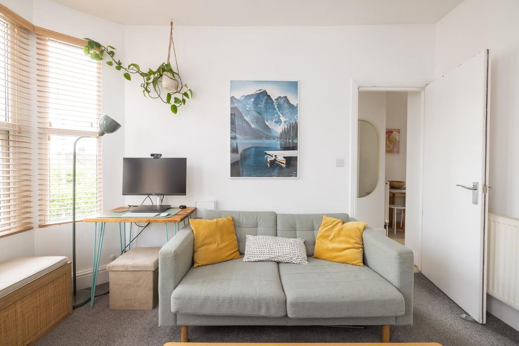 Property photo 1 of 18 Char8908.Jpg