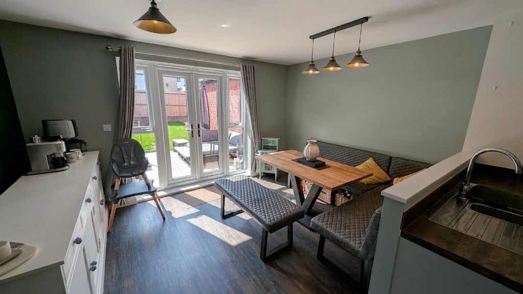 Property photo 3 of 22 Pbox-Img.Jpg
