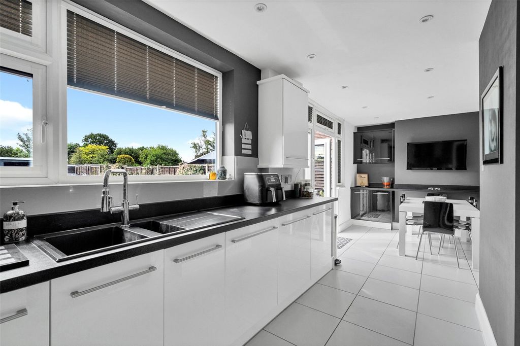 Property photo 3 of 21 Kitchen/Diner