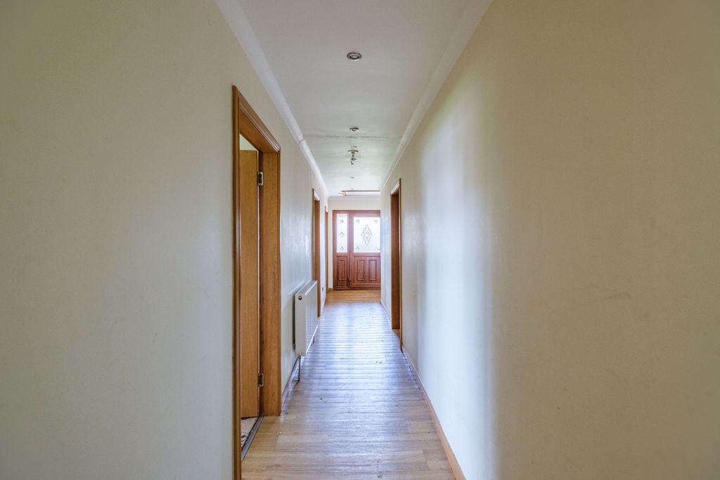 Property photo 2 of 26