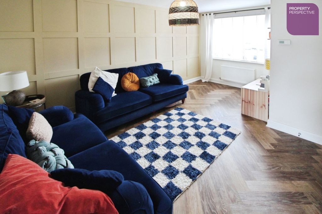 Property photo 2 of 12 Lounge