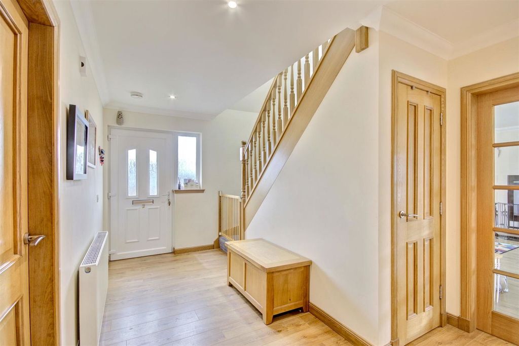 Property photo 3 of 27