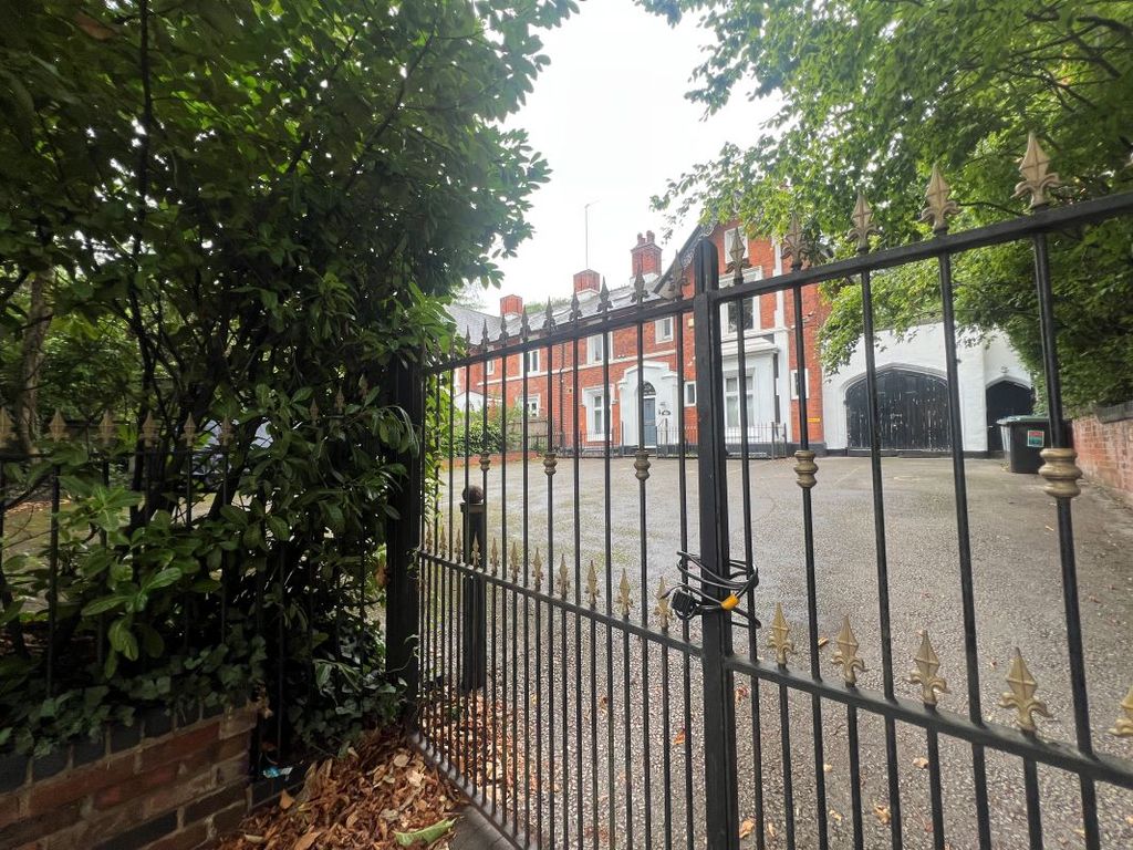 Property photo 2 of 35