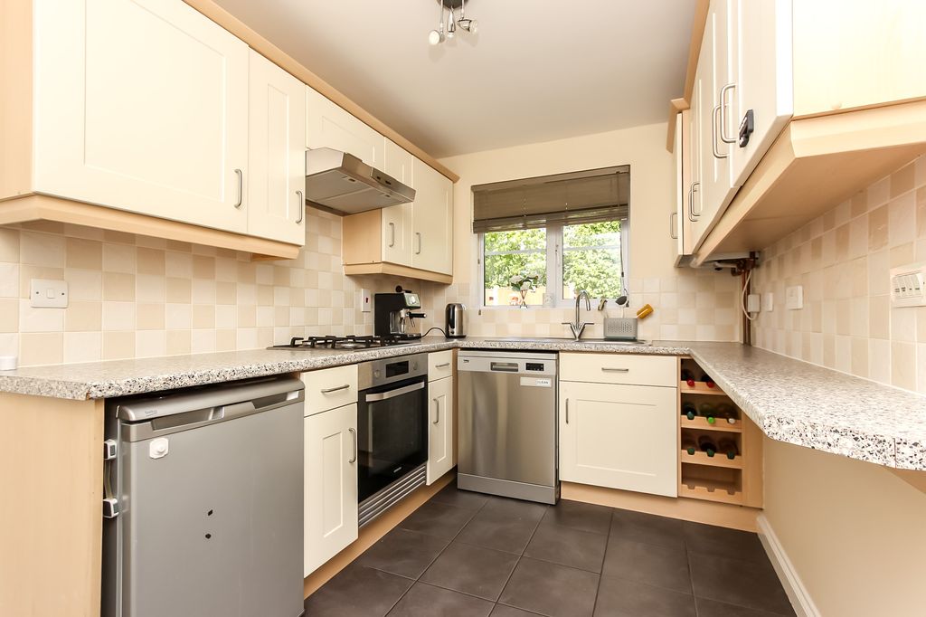Property photo 3 of 12 Kitchen