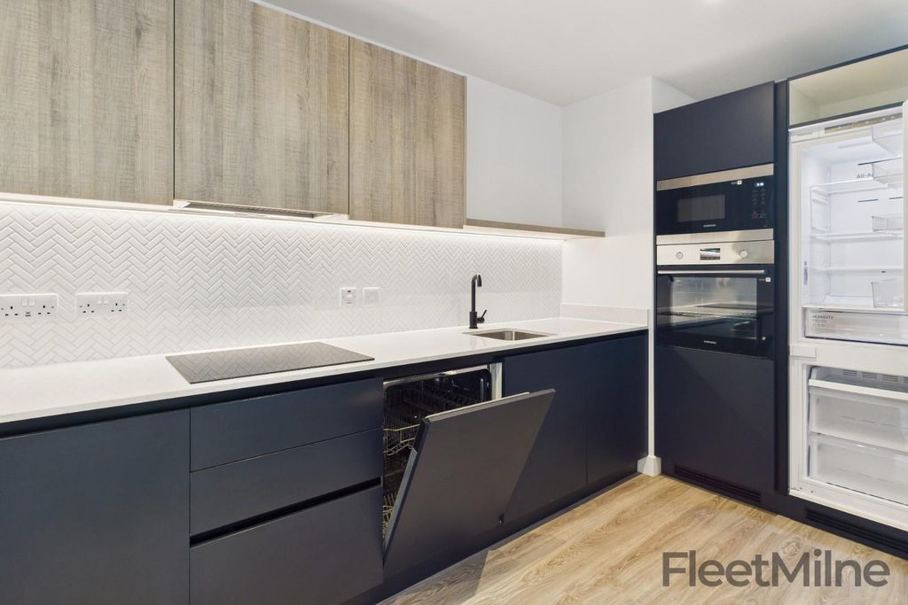 Property photo 3 of 17 Kitchen