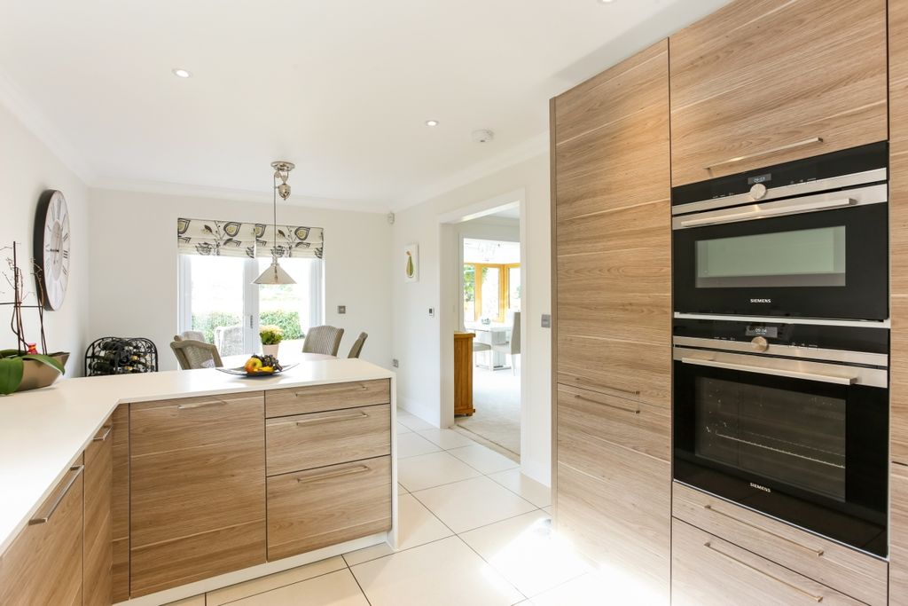 Property photo 3 of 11 Lovel Road
