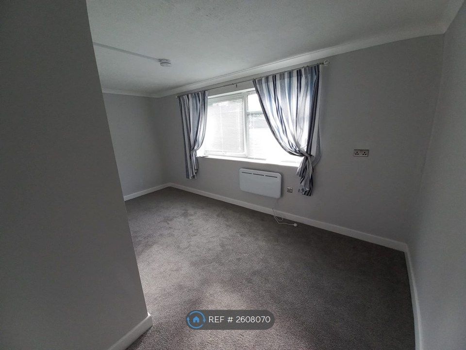 Property photo 2 of 9 Bedroom