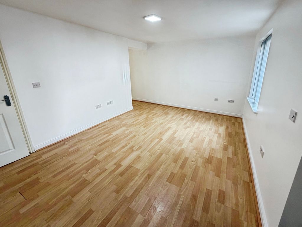 Property photo 2 of 18 Lounge