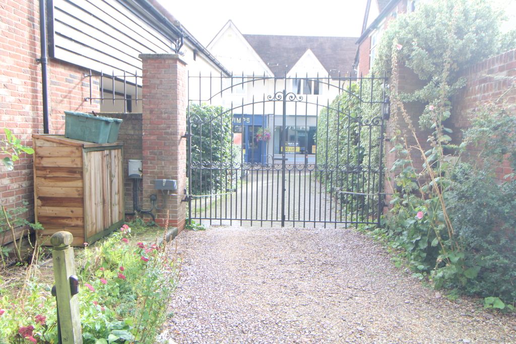 Property photo 2 of 12 Gate