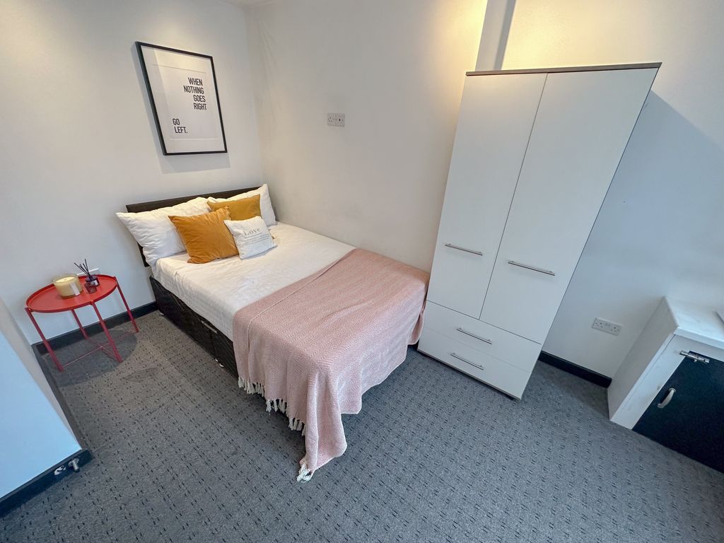 Property photo 3 of 9 2