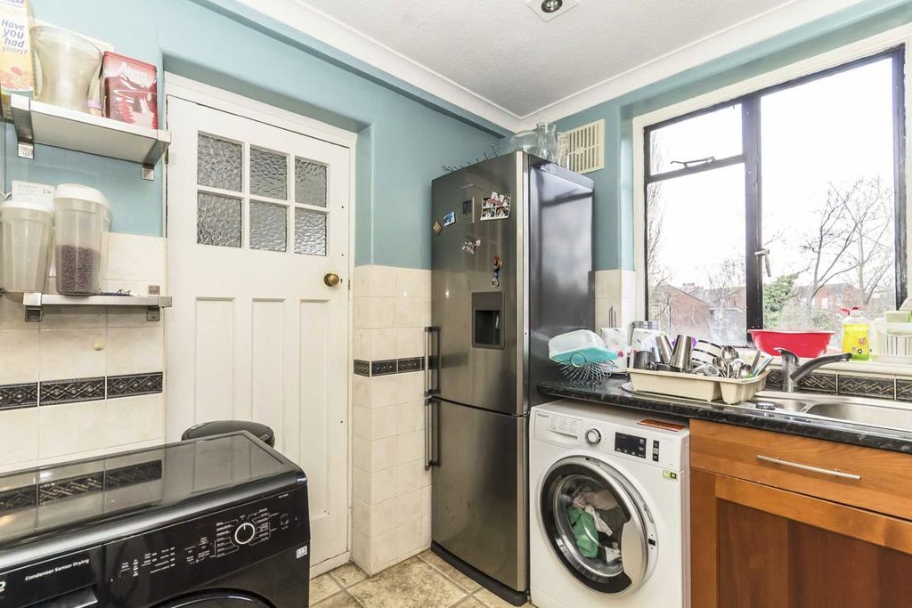 Property photo 3 of 4