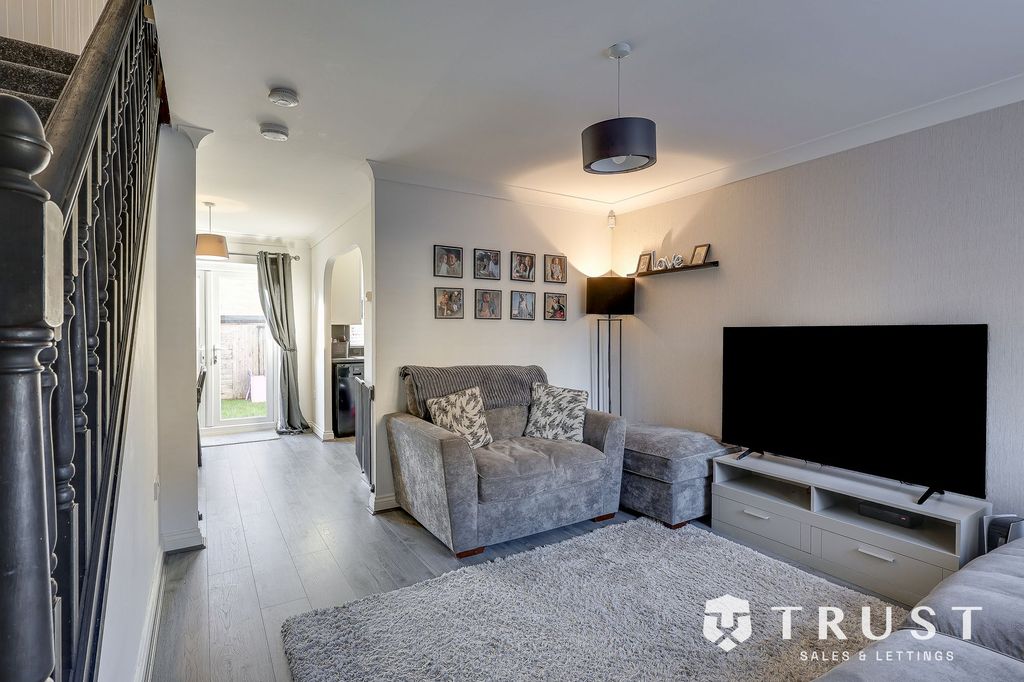 Property photo 2 of 23