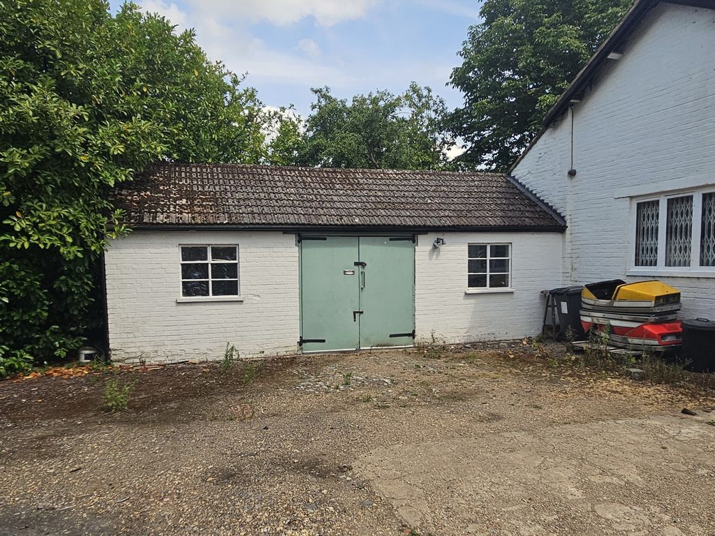 Property photo 1 of 3