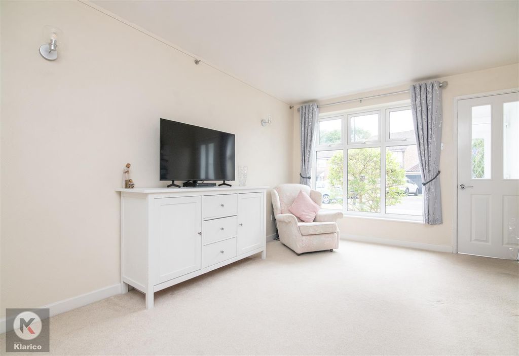 Property photo 2 of 13 Pipersgreen-15 Copy.Jpg