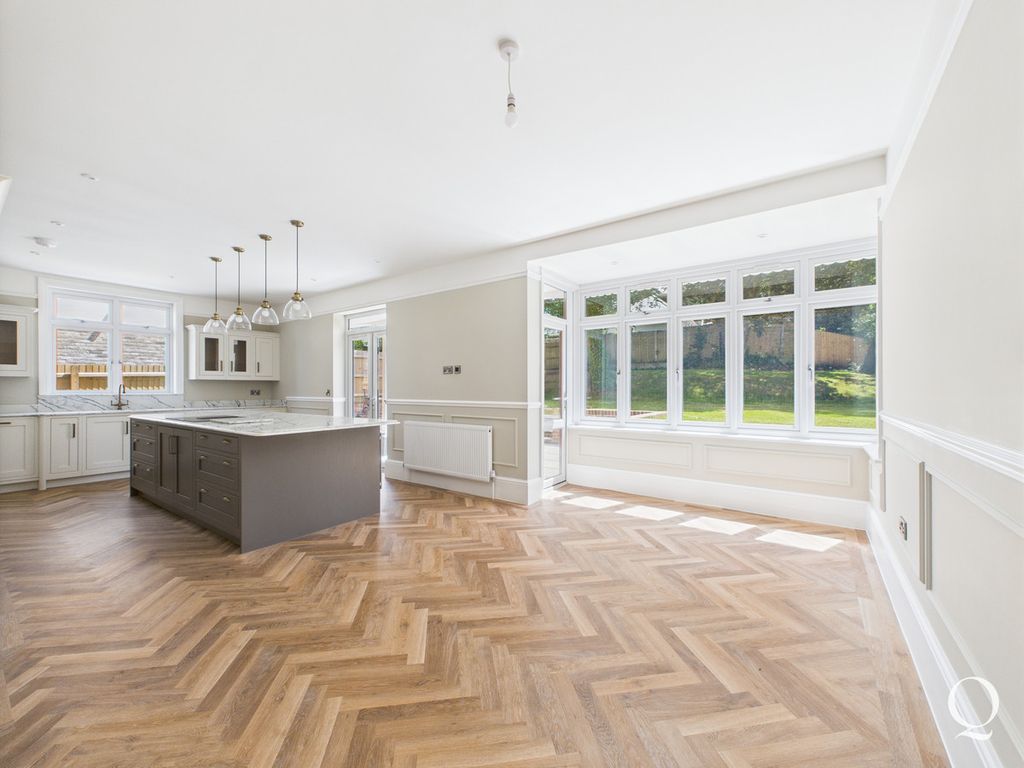 Property photo 2 of 31