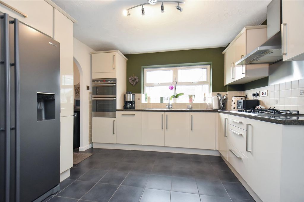 Property photo 3 of 30 Ph23_6489623.Jpg