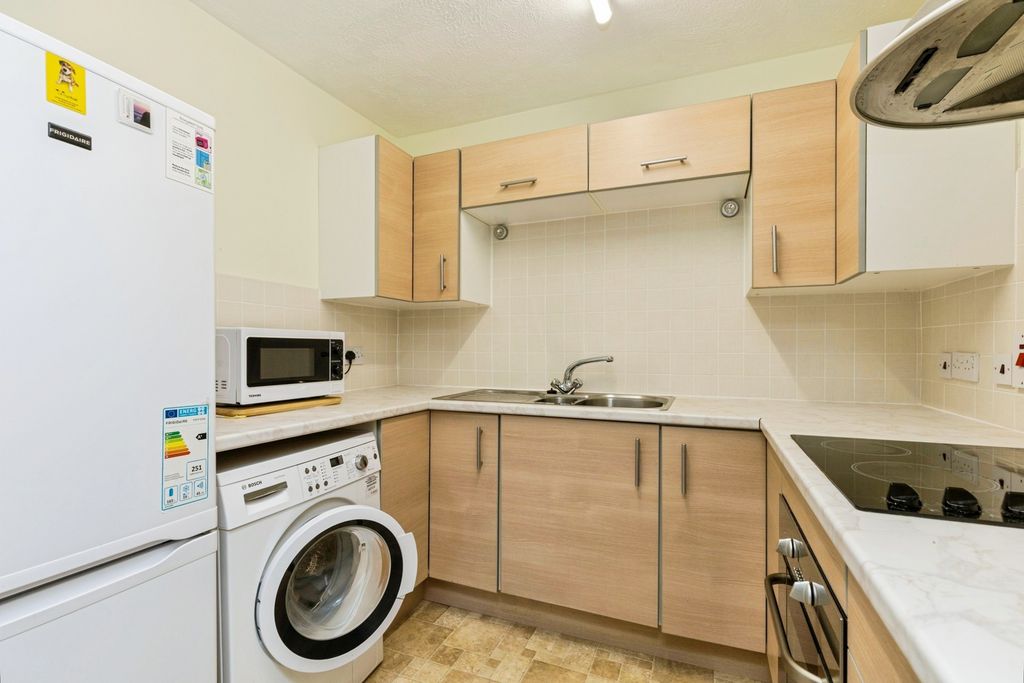 Property photo 2 of 24 Kitchen