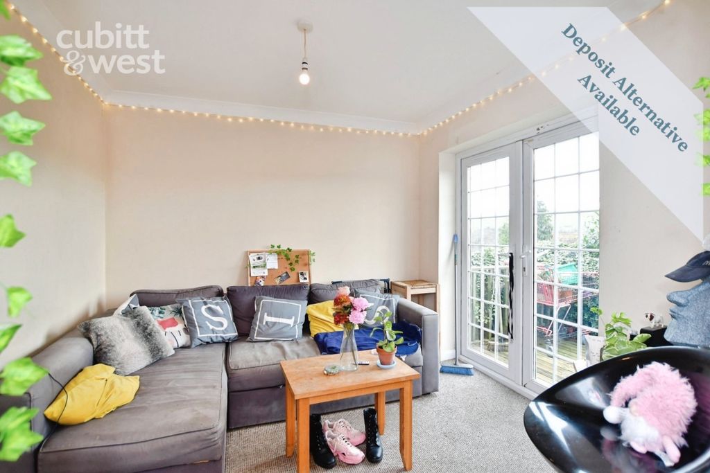 Property photo 1 of 11 Lounge